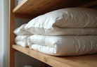 Daunendecke und Kissen nach professioneller Reinigung – Miele Soft Clean System bei Betten Luck