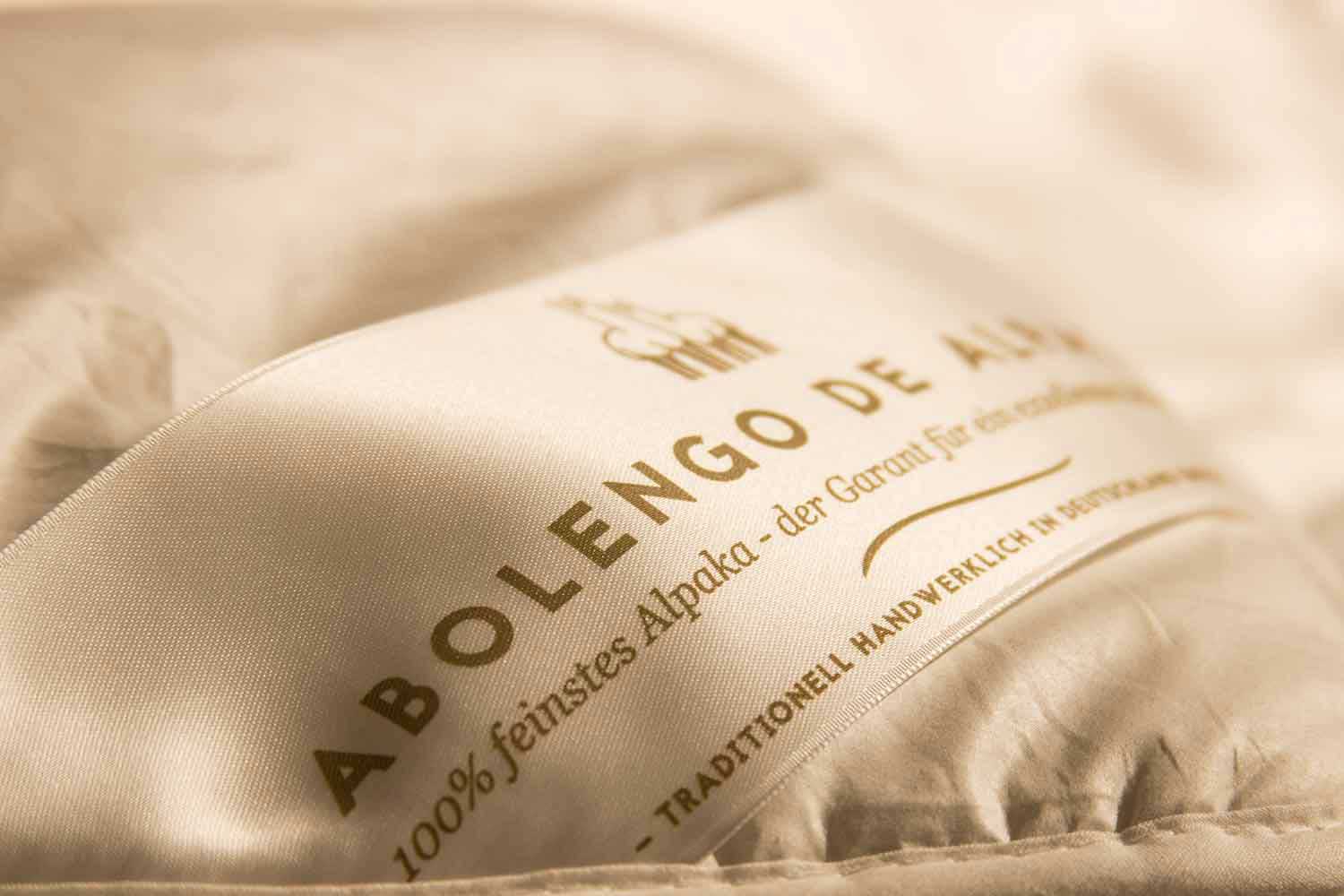 Alpaka Bettdecke im Schlafzimmer – natürliche Wärmeregelung & hypoallergen